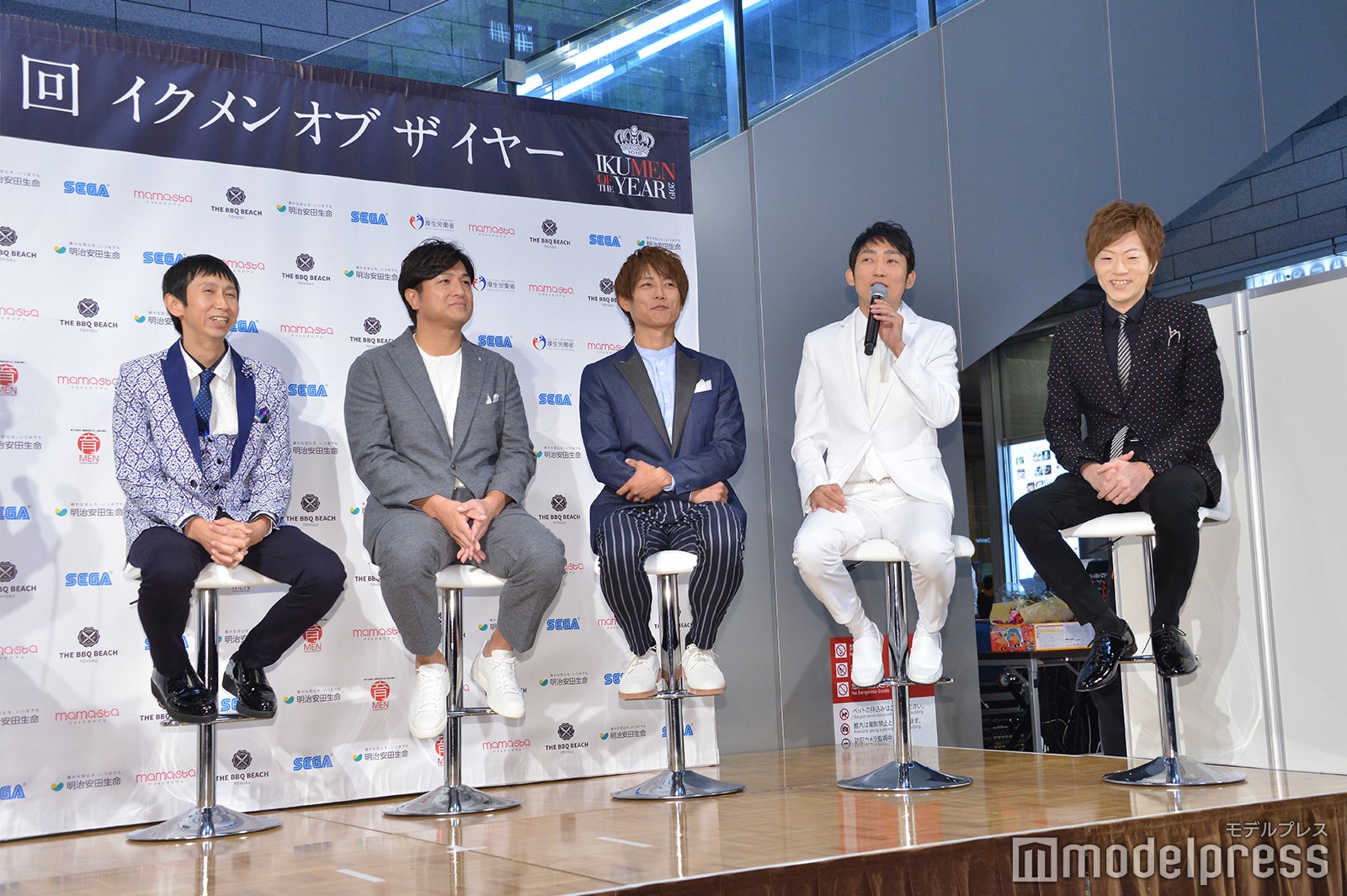 （左から）山根良顕、高橋由伸、杉浦太陽、石田明、SEIKIN（C）モデルプレス