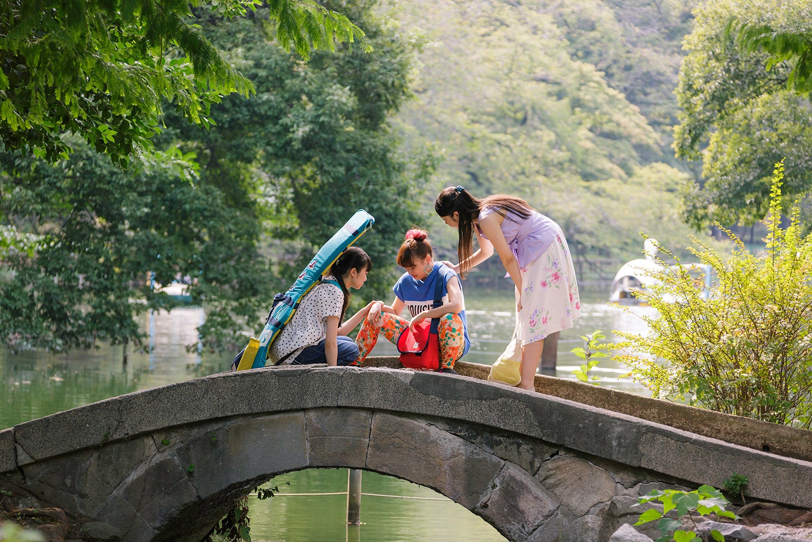 ひょうたん橋のシーン（C）2019「JK☆ROCK」ビジネスパートナーズ