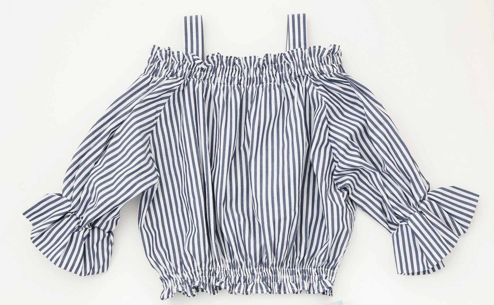 オフショルブラウス（提供写真）