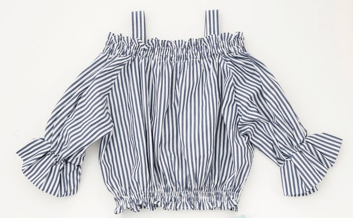 オフショルブラウス(提供写真)