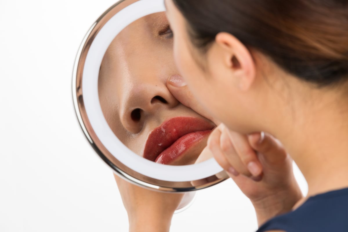 気付きにくいうえに気付かれると恥ずかしい鼻毛 みんなはどうやって処理している モデルプレス
