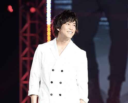 佐野岳、前代未聞のバック転ランウェイ 華麗な舞いで歓声浴びる<神戸コレクション2015S/S>