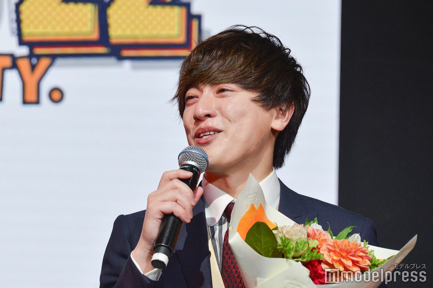 涙を見せたヴァンビ(C)モデルプレス