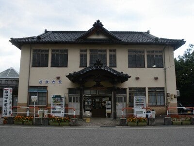 風格のある岩峅寺駅の駅舎