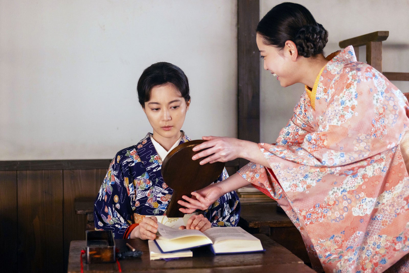 生田絵梨花、中井友望「風、薫る」第27話（C）NHK