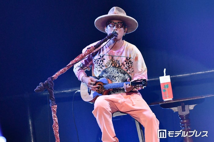 平井大、娘との手繋ぎショット公開「愛おしさが伝わってきて感動」「素敵な夢叶えてほしい」と反響