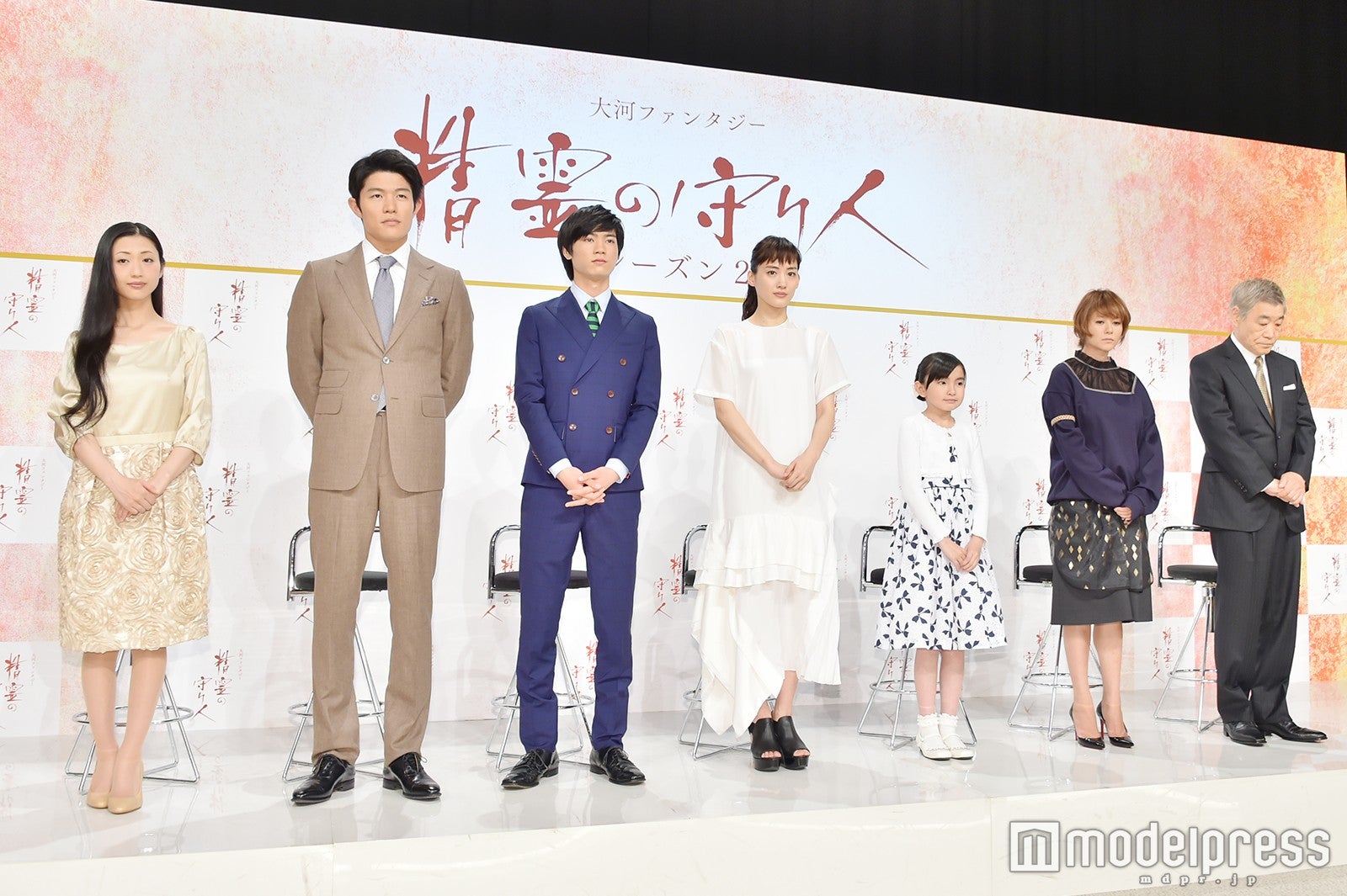 （左から）壇蜜、鈴木亮平、板垣瑞生、綾瀬はるか、鈴木梨央、真木よう子、柄本明（C）モデルプレス