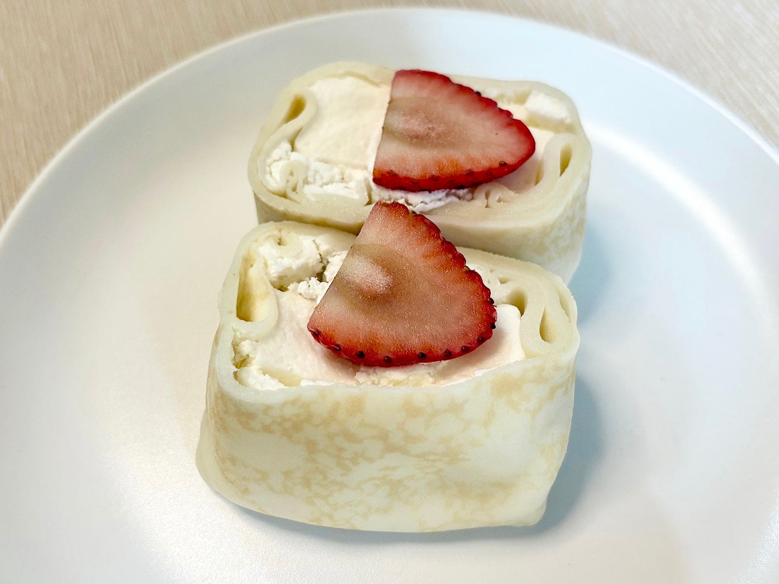 いちごの甘酸っぱさと、ミルクムースのやさしい甘みが相性抜群!