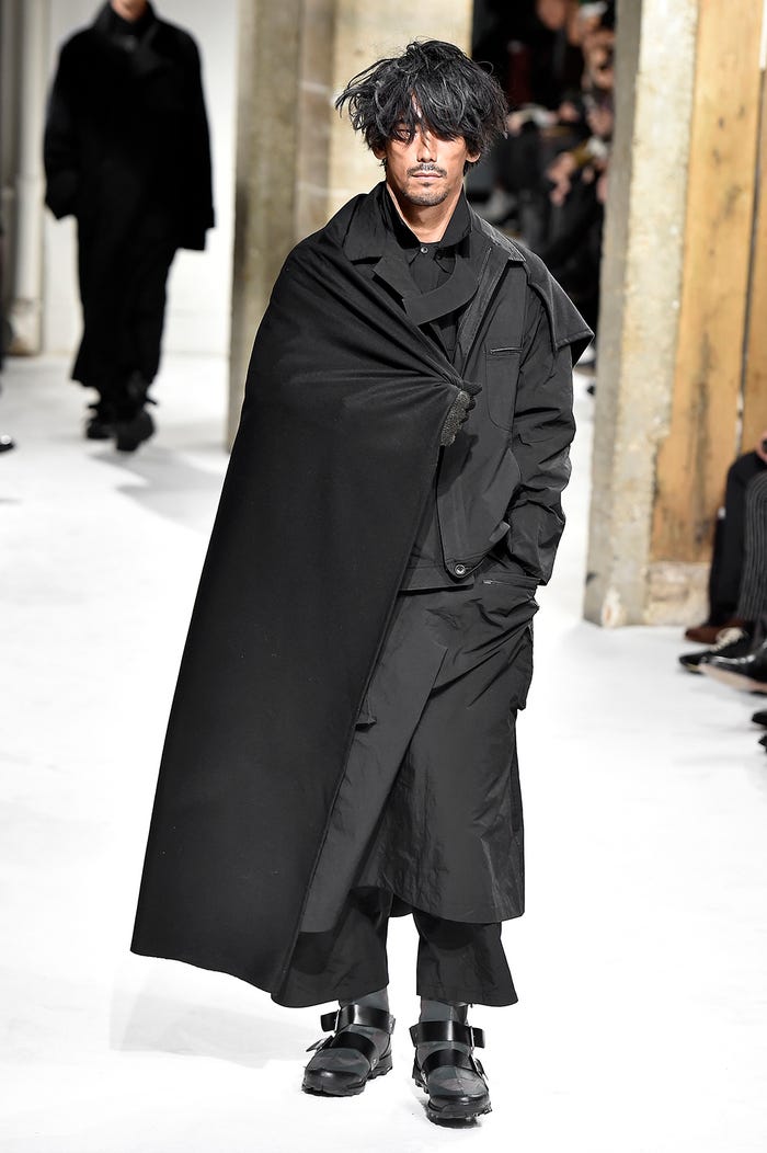 EXILE小林直己/「ヨウジヤマモト(Yohji Yamamoto)」2017-18秋冬コレクション(写真:Getty Images)