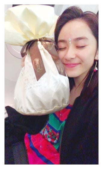 機内で19歳の誕生日を迎えた平祐奈／平祐奈オフィシャルブログ（Ameba）より