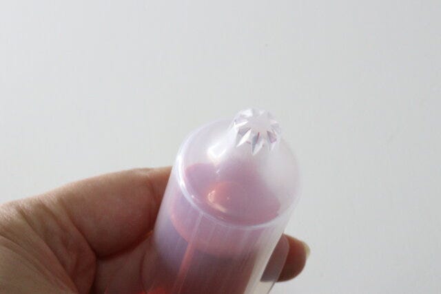 ダイソーの押し出すたらこペーストの先端