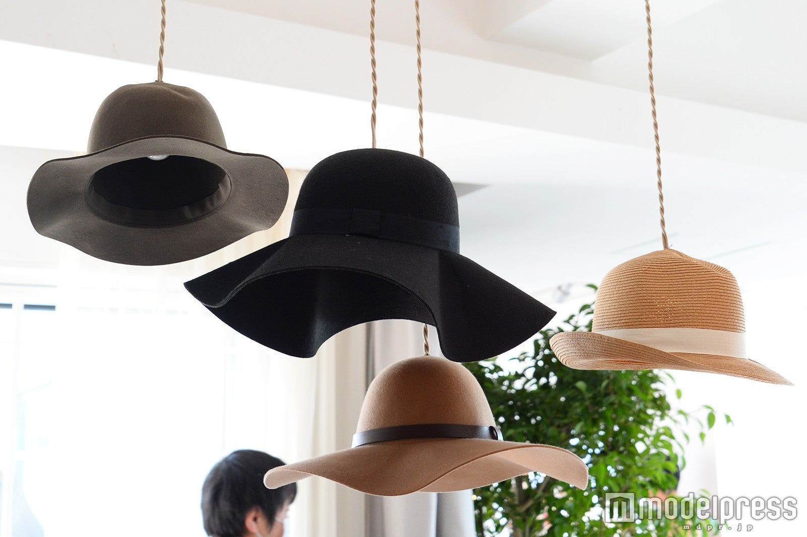 帽子のランプシェード（C）モデルプレス