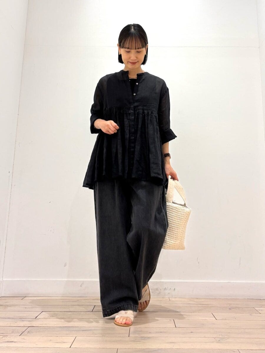 黒シアーシャツ コーデ 黒シアーシャツコーデ5