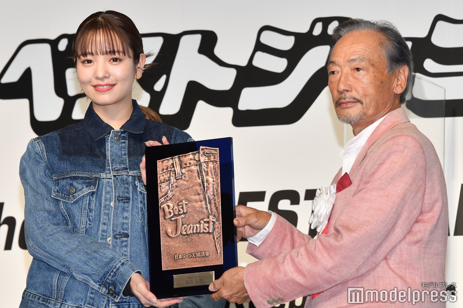 横田真悠が出席した授賞式の模様 （C）モデルプレス