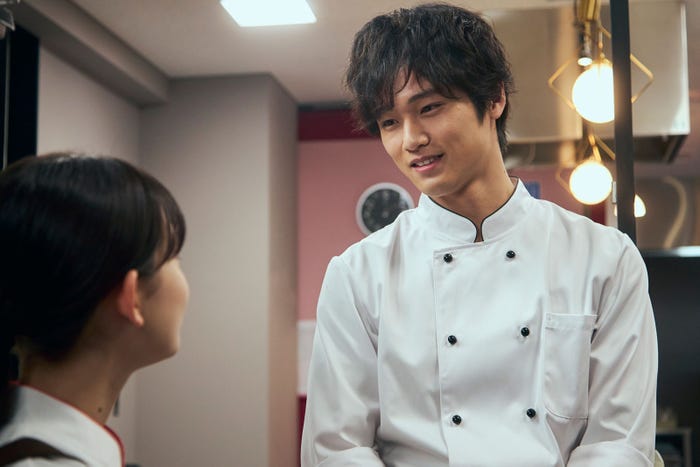 畑芽育、中川大輔「パティスリーMON」第2話(C)「パティスリーMON」製作委員会