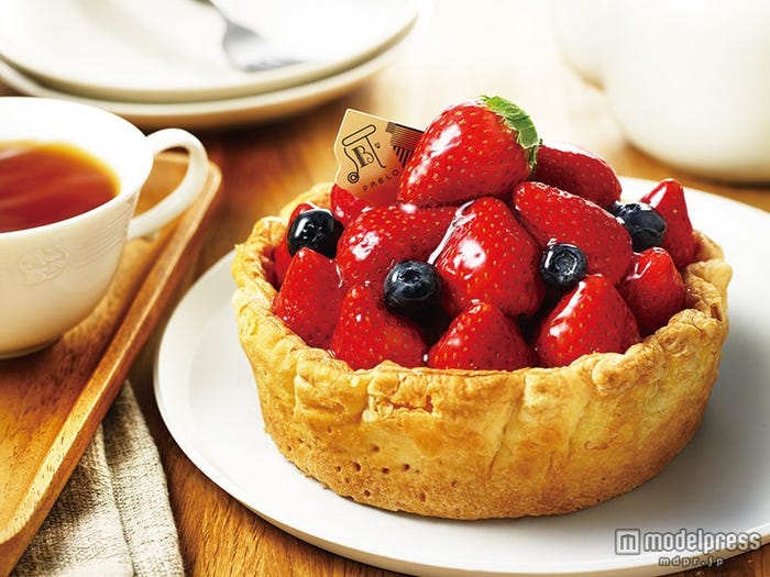 「季節限定たっぷり苺とベリーの贅沢チーズタルト」3,100円(税抜)※税込3,348円〈X'mas ver. 3,400円(税抜)※3,672円(税込)〉