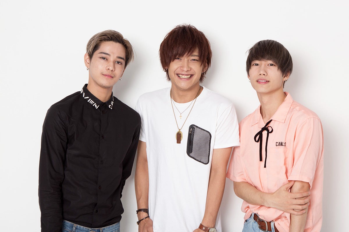 「CandyDoll部」を応援していくイケメンズ（左から）バトシン、時人、志村禎雄