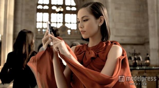 水原希子が出演するCM「快速ダウンロード編」