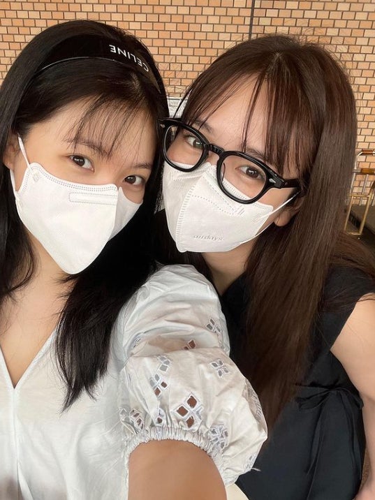 Red Velvetイェリ、横田真悠と再会友情ショット披露 変わらぬ親交にファン歓喜