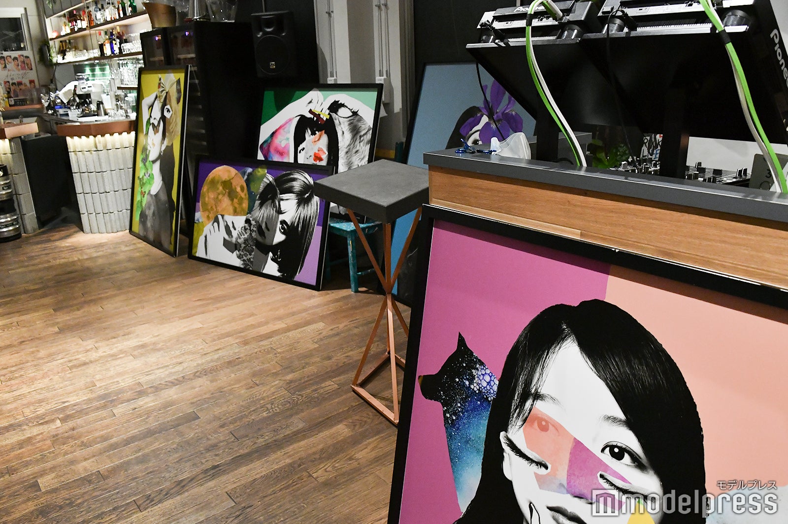 女子メンバーのアート （C）モデルプレス