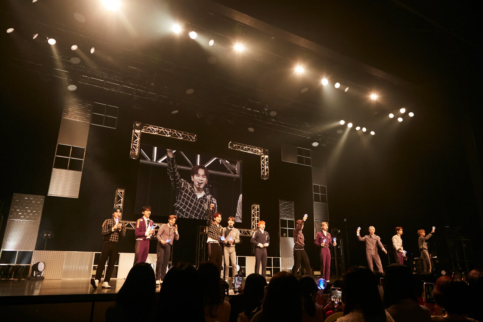 JO1／「MIDNIGHT SUN」ショーケース東京公演より（C）LAPONE ENTERTAINMENT