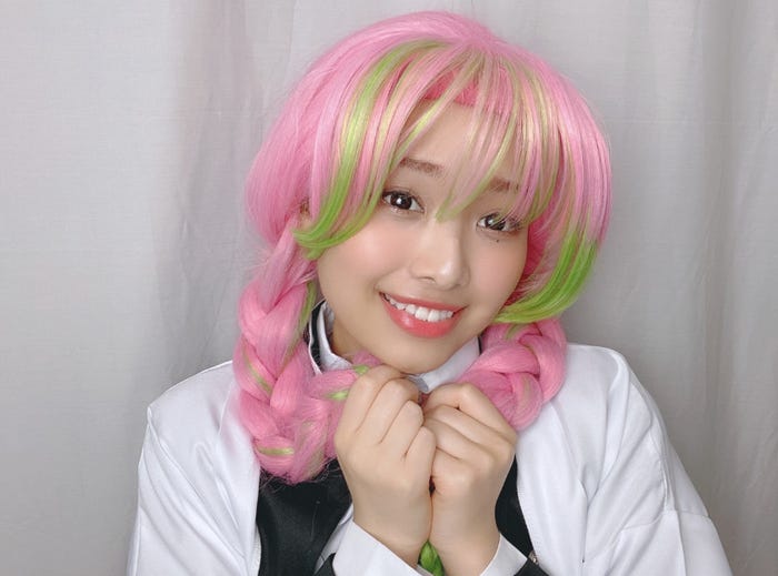「鬼滅の刃」甘露寺蜜璃のコスプレをした濱岸ひより/日向坂46公式ブログより