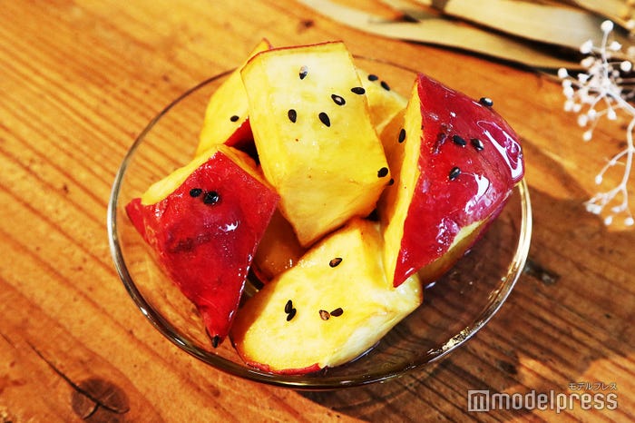 フラペチーノには乱切りの大学芋をまるごと1個ブレンド(※商品ではありません)(C)モデルプレス