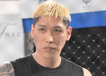 「エグいなこの画角」BD話題“浪速の成金TikToker”が公開の衝撃4ショットにSNS騒然「すごい濃いメンツ」「野球選手にも人気者」