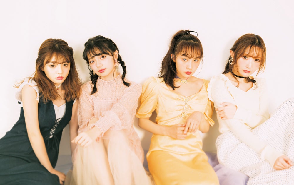 （左から）吉木千沙都、上國料萌衣、黒木ひかり、菅野結以 （写真提供：徳間書店）