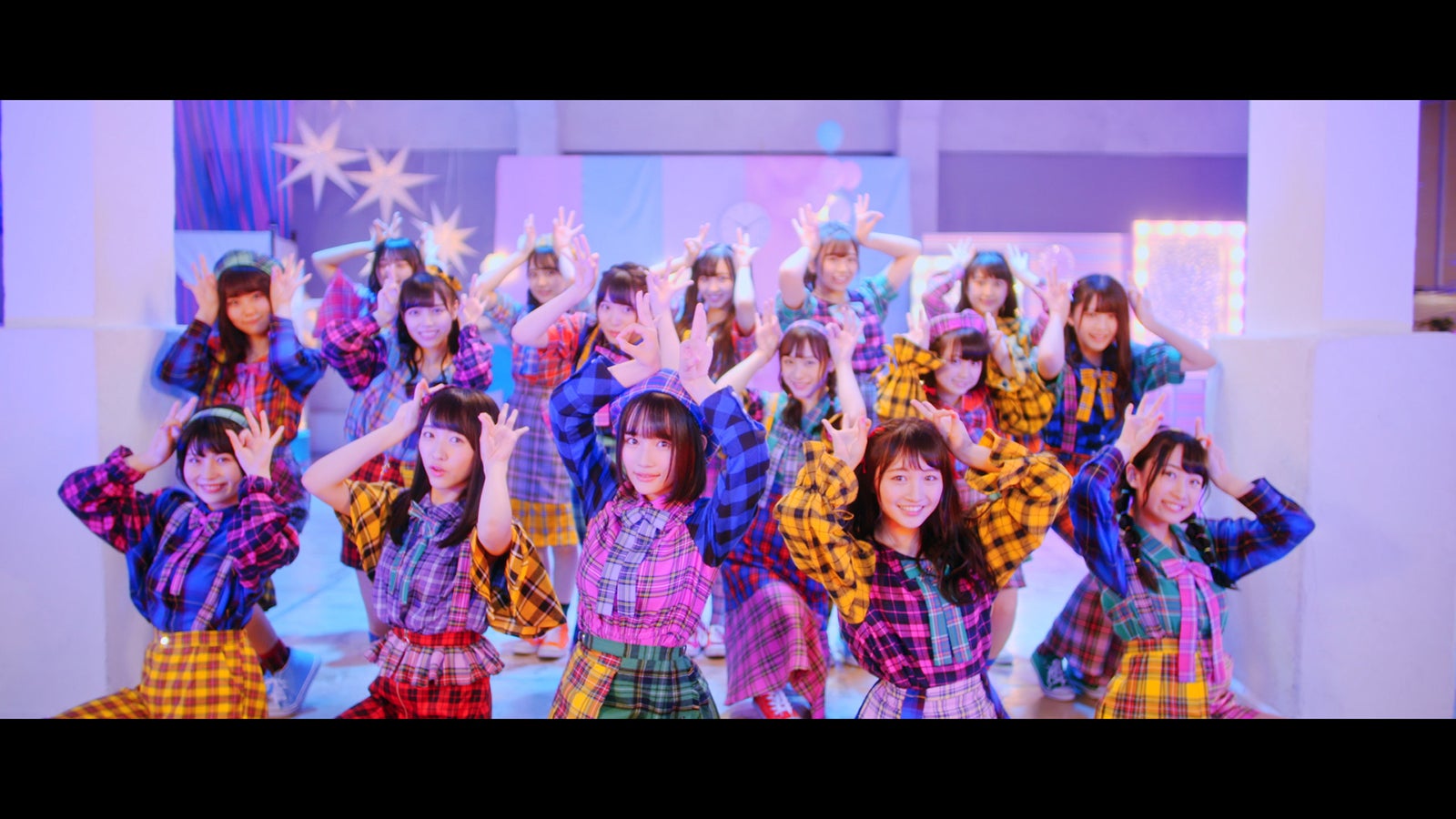 AKB48 U-16選抜2018「最強ツインテール」MVより（C）AKS／キングレコード