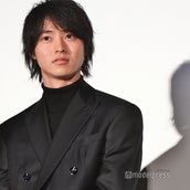 山崎賢人 圧倒的な横顔ショットに 需要しかない 見惚れる の声 モデルプレス 山崎賢人 圧倒的な横顔ショットに 需要しかない 見惚れる の声 モデルプレス