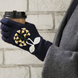 冬コーデに彩りをプラス♡大人女子におすすめの上品&かわいい刺繍手袋