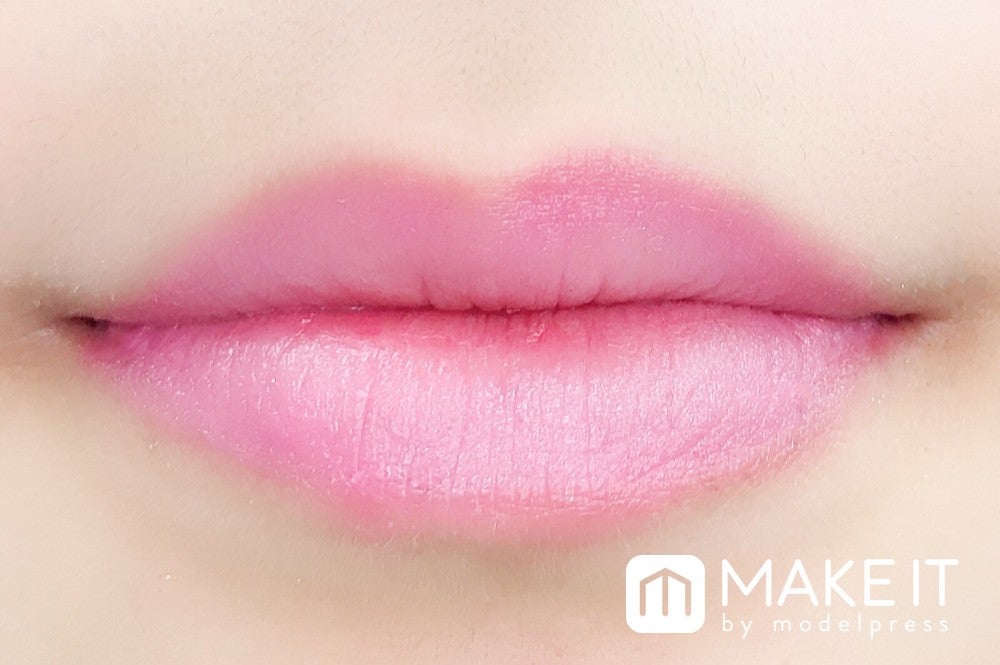 CHICCA／メスメリック リップラインスティック／05 エンジェルローブ 使用 (C)メイクイット