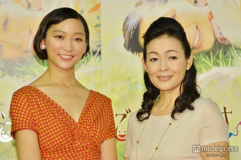 杏（左）と財前直見（右）