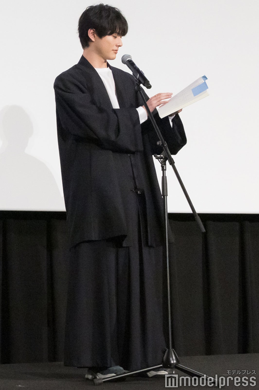 アフレコを披露する前田拳太郎（C）モデルプレス