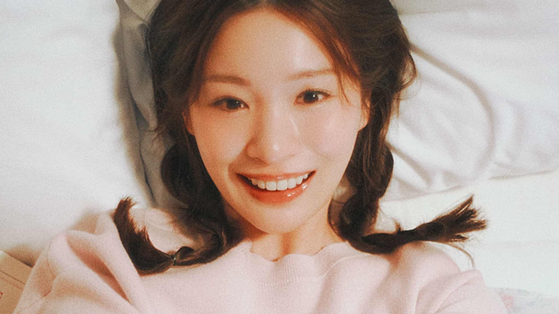 推し活フォトも映え確実♡ キャッチーな【ピンクロゴニット】着回しコーデ4選