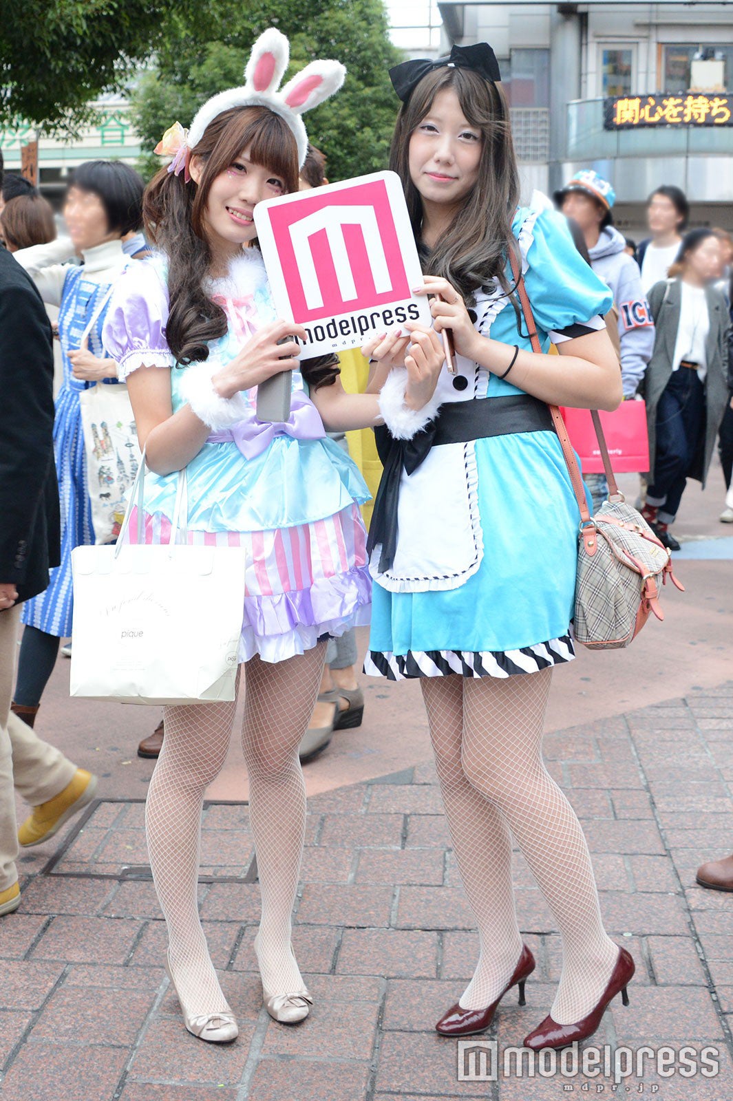 渋谷でのスナップ （C）モデルプレス