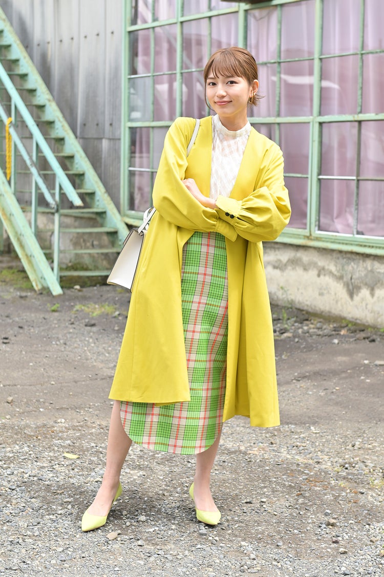 画像4 16 着飾る恋 川口春奈の 真柴ファッション が話題 仕事 オフの変化 色使いのコツ 本人のこだわりも スタイリストインタビュー モデルプレス