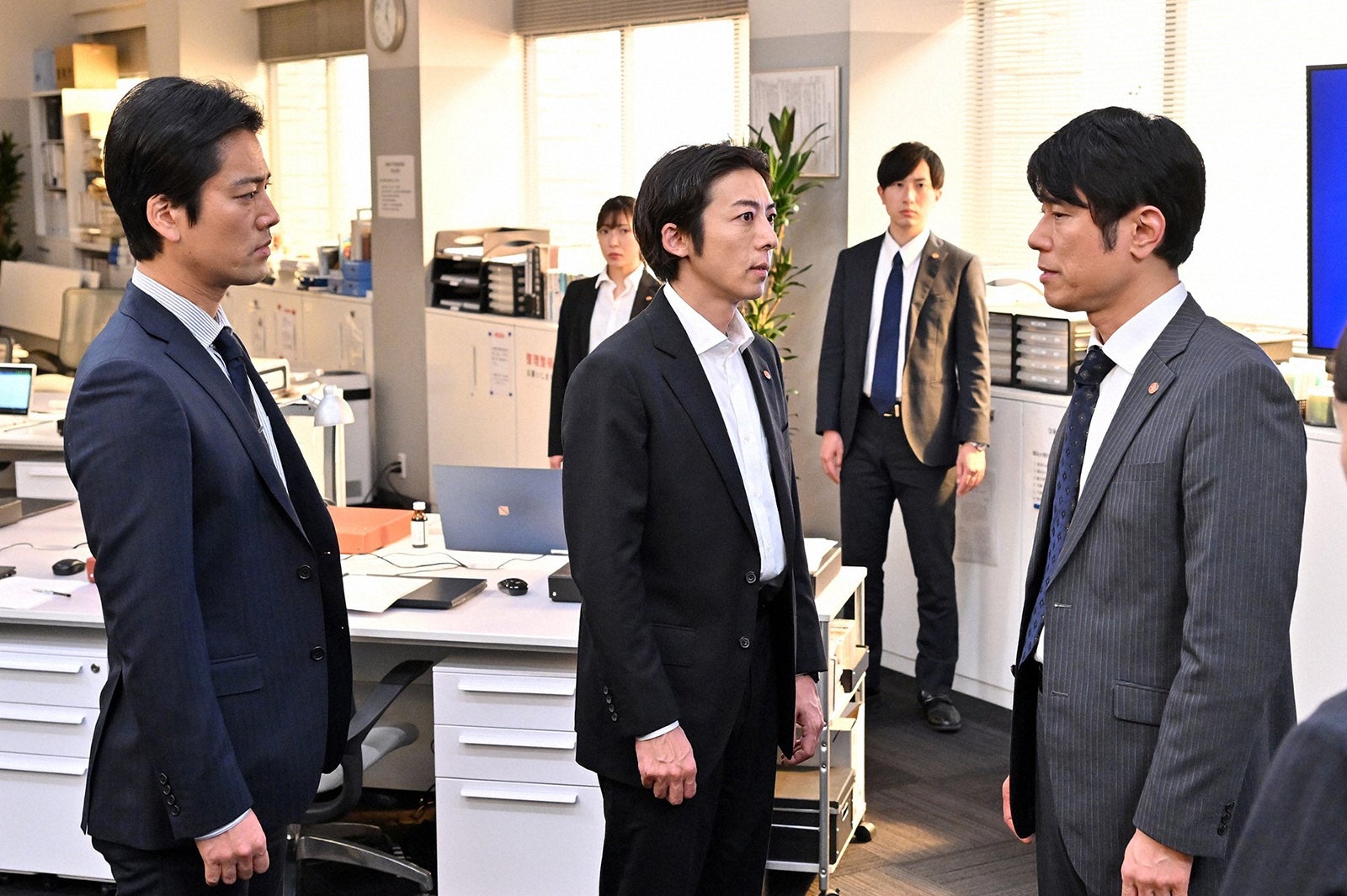 桐谷健太、高橋一生、原田泰造／「インビジブル」第2話より（C）TBS