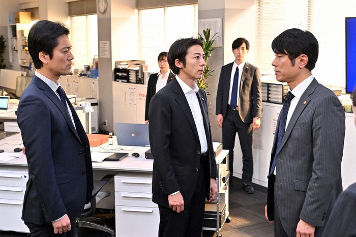 桐谷健太、高橋一生、原田泰造/「インビジブル」第2話より(C)TBS