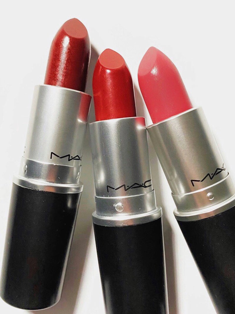 （画像右から）「リップスティック シーシアー」、「リップスティック スパイス イット アップ」、「リップスティック デュポネ」（画像提供：M・A・C）