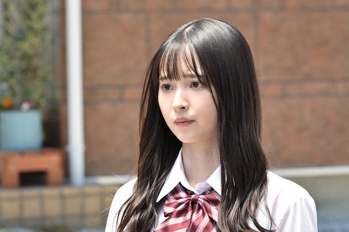 飯沼愛 (C)「パパとムスメの7日間」製作委員会