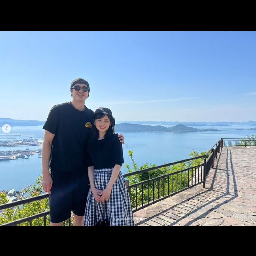 久慈暁子アナ、渡邊雄太選手との密着2ショット公開 夫の地元・香川満喫
