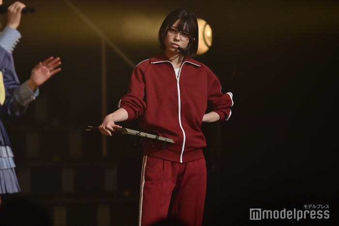 ダンス部の先生という設定で登場した大西桃香「AKB48 チーム4単独コンサート~友達ができた~」 (C)モデルプレス