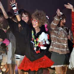 ランウェイに登場した鈴木奈々