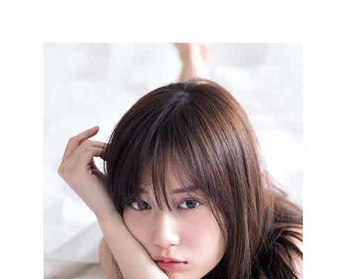 乃木坂46山下美月1st写真集「忘れられない人」裏表紙解禁 なめらかな色白美肌にドキッ