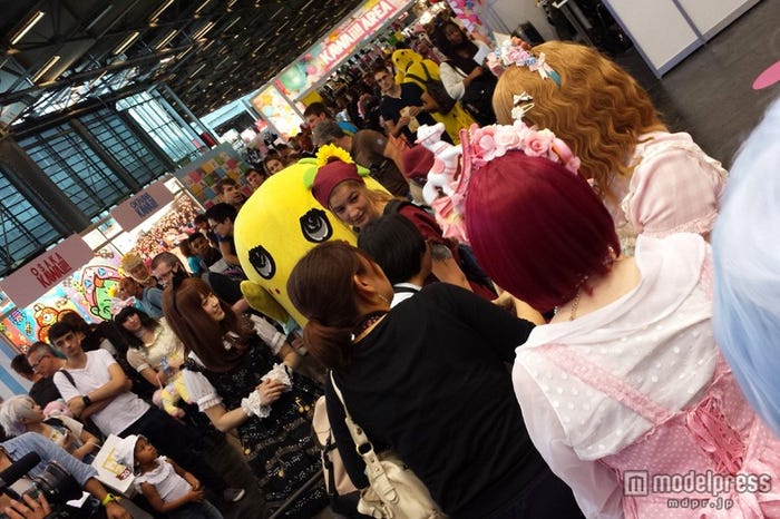 地元パリ娘からモテまくるふなっしー