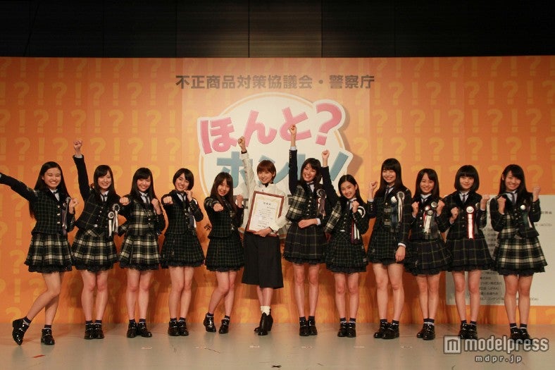 篠田麻里子（中央）とX21