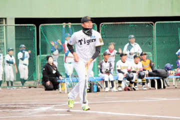 阪神 今秋野手転向の西純が二塁打＆三塁打 打撃姿に球場内どよめき 呉で野球イベント参加 元阪神・高野さん主催