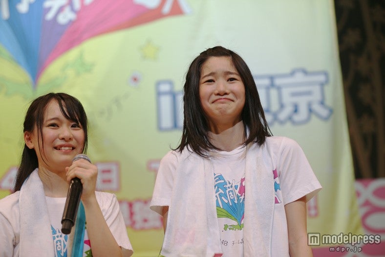 驚きを隠せない様子のチーム8（C）AKS